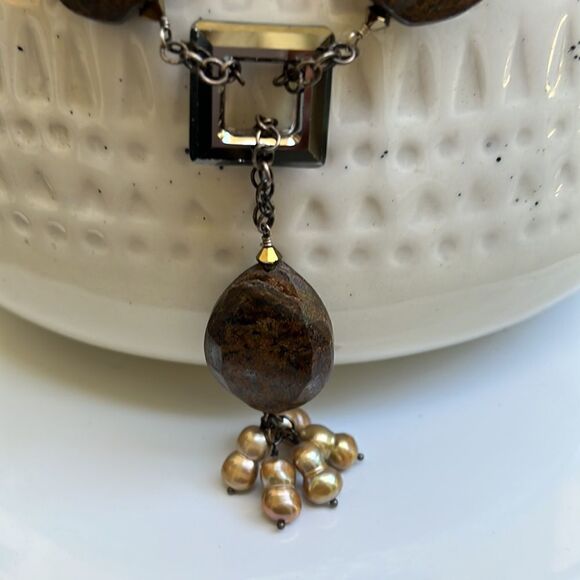 Stone and faux pearl necklace!! - Picture 2 of 5